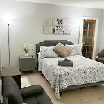 Amazing & Cozy Duplex Near Zoo Miami !